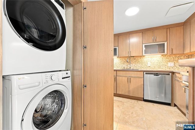 518-536 Gregory Avenue A208, Weehawken, NJ 07086