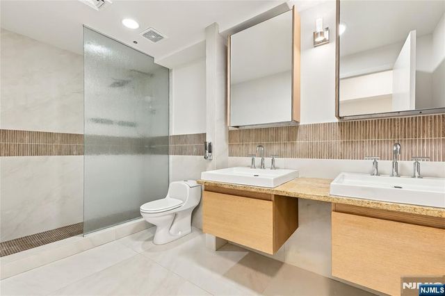 518-536 Gregory Avenue A208, Weehawken, NJ 07086