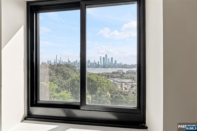518-536 Gregory Avenue A208, Weehawken, NJ 07086