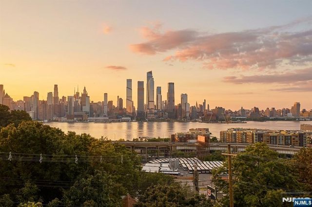 518-536 Gregory Avenue A208, Weehawken, NJ 07086