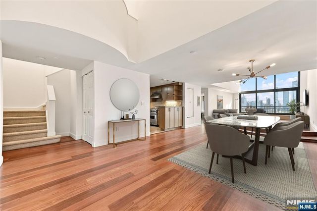 518-536 Gregory Avenue A208, Weehawken, NJ 07086
