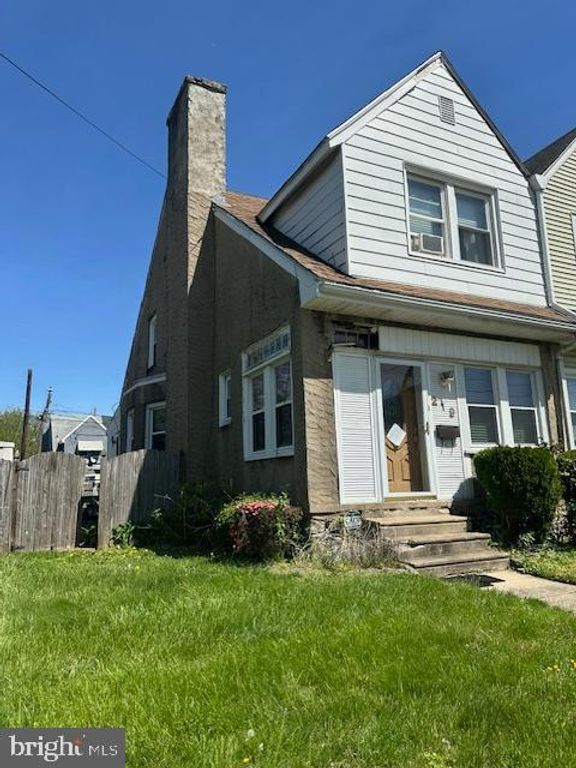 219 N WYCOMBE AVE, Lansdowne, PA 19050