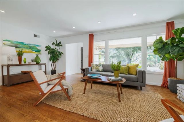 3550 La Crescenta Avenue, Glendale, CA 91208