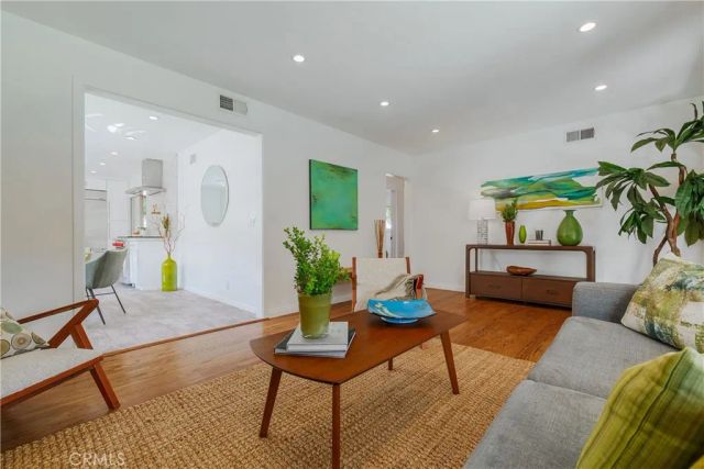 3550 La Crescenta Avenue, Glendale, CA 91208