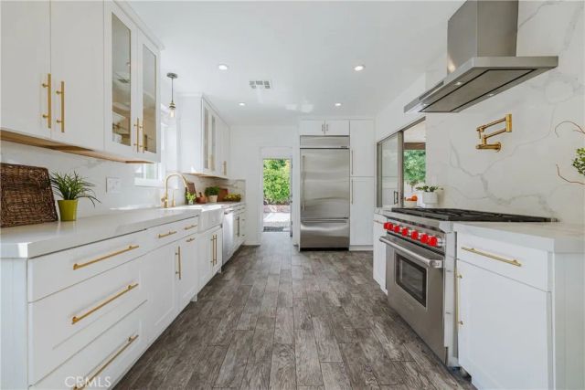 3550 La Crescenta Avenue, Glendale, CA 91208