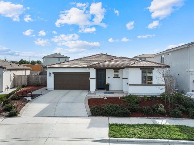 2111 Rosewood Drive, Hollister, CA 95023