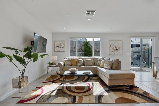 2111 Rosewood Drive, Hollister, CA 95023