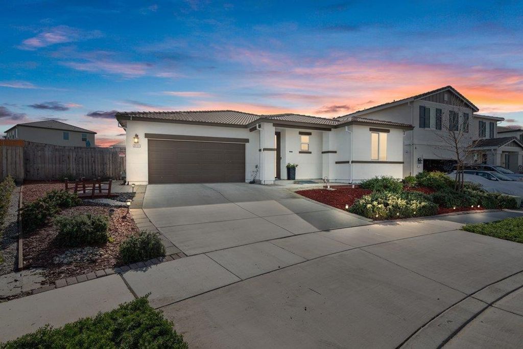 2111 Rosewood Drive, Hollister, CA 95023