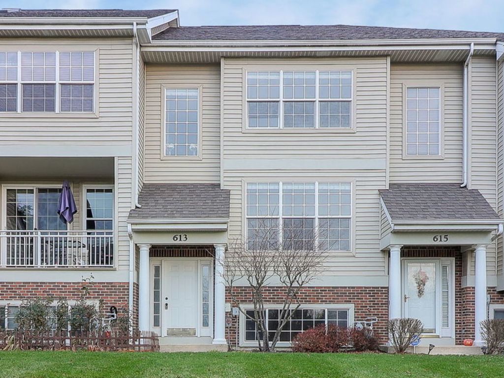 613 Pheasant Trail, St. Charles, IL 60174