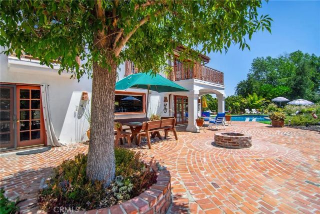 18690 Pasadero Drive, Tarzana, CA 91356