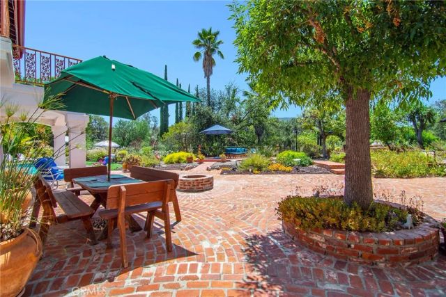 18690 Pasadero Drive, Tarzana, CA 91356