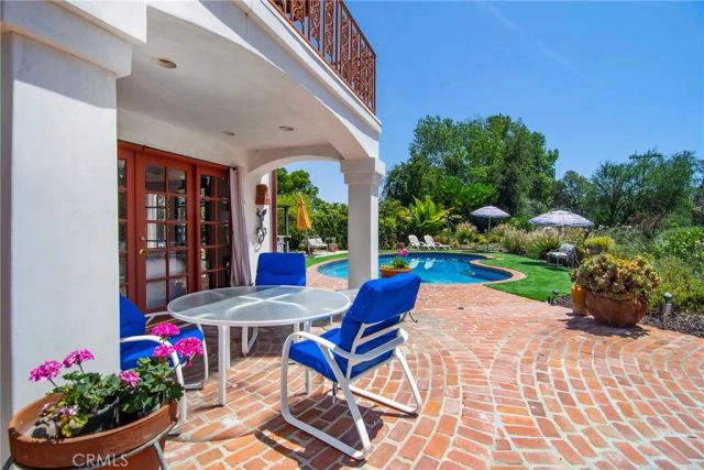 18690 Pasadero Drive, Tarzana, CA 91356