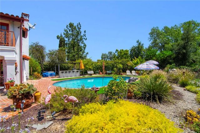 18690 Pasadero Drive, Tarzana, CA 91356