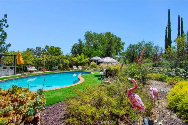 18690 Pasadero Drive, Tarzana, CA 91356