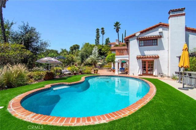 18690 Pasadero Drive, Tarzana, CA 91356