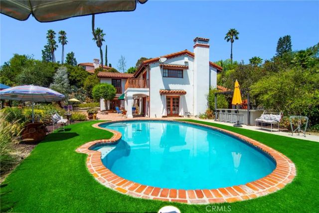 18690 Pasadero Drive, Tarzana, CA 91356