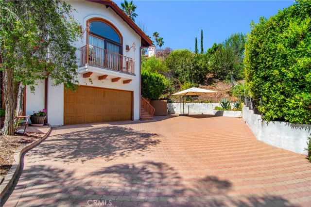 18690 Pasadero Drive, Tarzana, CA 91356