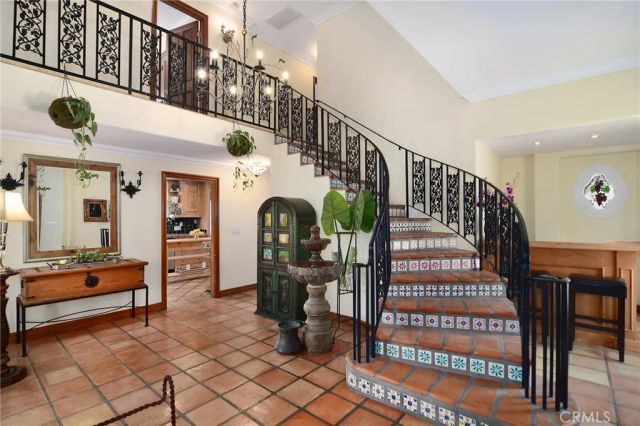 18690 Pasadero Drive, Tarzana, CA 91356