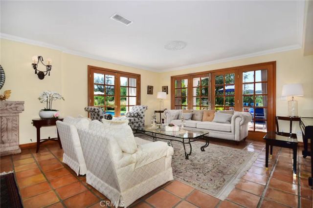 18690 Pasadero Drive, Tarzana, CA 91356