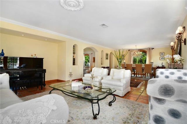 18690 Pasadero Drive, Tarzana, CA 91356
