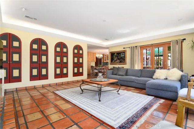 18690 Pasadero Drive, Tarzana, CA 91356