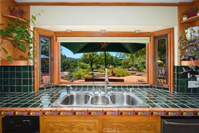18690 Pasadero Drive, Tarzana, CA 91356