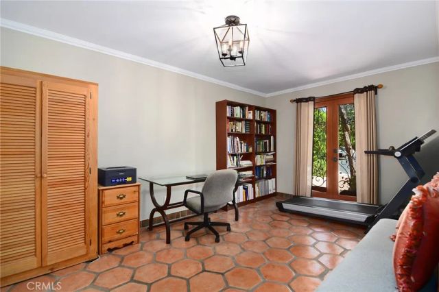 18690 Pasadero Drive, Tarzana, CA 91356