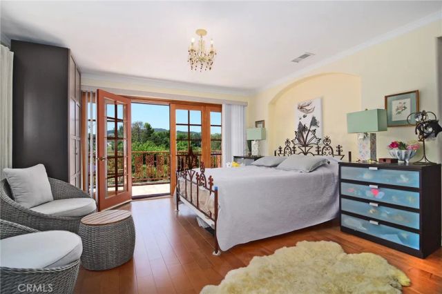 18690 Pasadero Drive, Tarzana, CA 91356