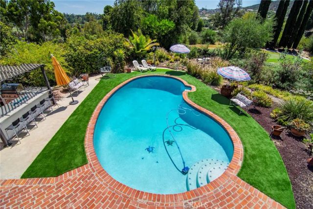 18690 Pasadero Drive, Tarzana, CA 91356