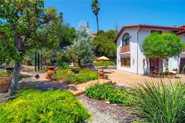 18690 Pasadero Drive, Tarzana, CA 91356