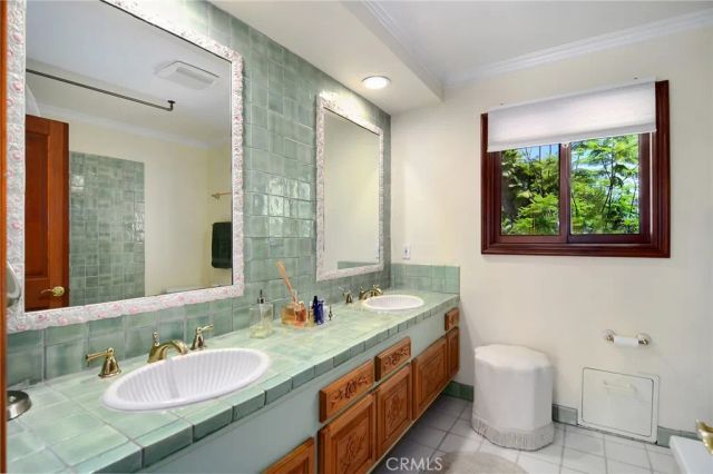 18690 Pasadero Drive, Tarzana, CA 91356