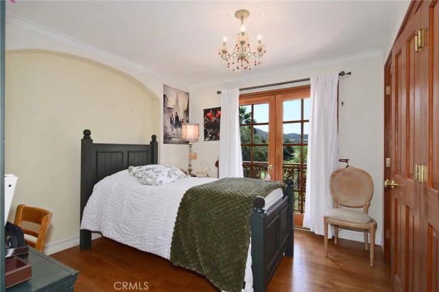 18690 Pasadero Drive, Tarzana, CA 91356
