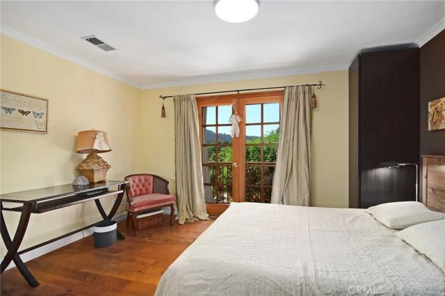 18690 Pasadero Drive, Tarzana, CA 91356