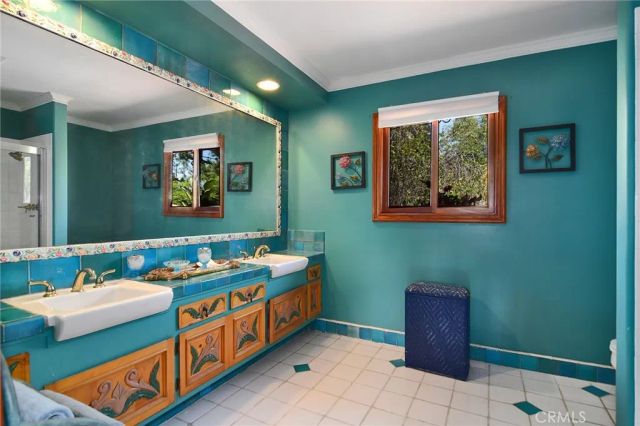 18690 Pasadero Drive, Tarzana, CA 91356