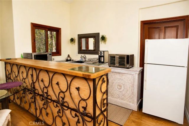 18690 Pasadero Drive, Tarzana, CA 91356