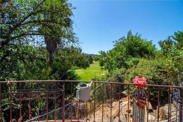 18690 Pasadero Drive, Tarzana, CA 91356