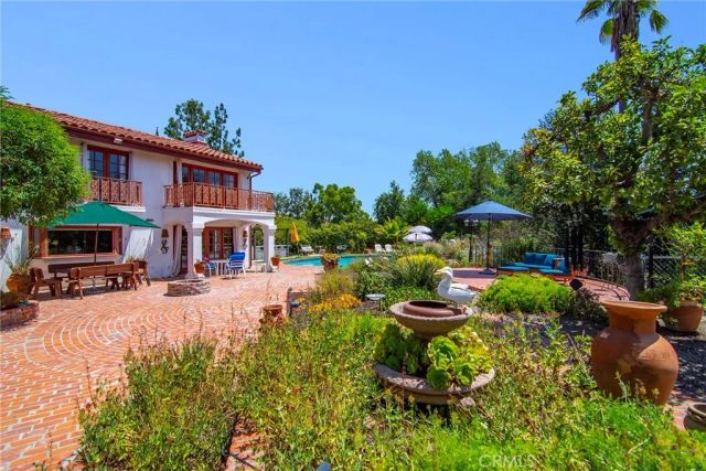 18690 Pasadero Drive, Tarzana, CA 91356
