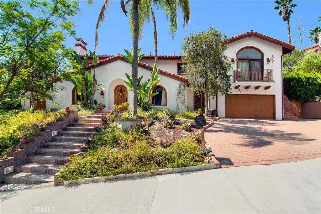 18690 Pasadero Drive, Tarzana, CA 91356