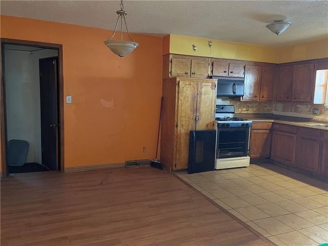 1810 N 60th Street, Kansas City, KS 66102