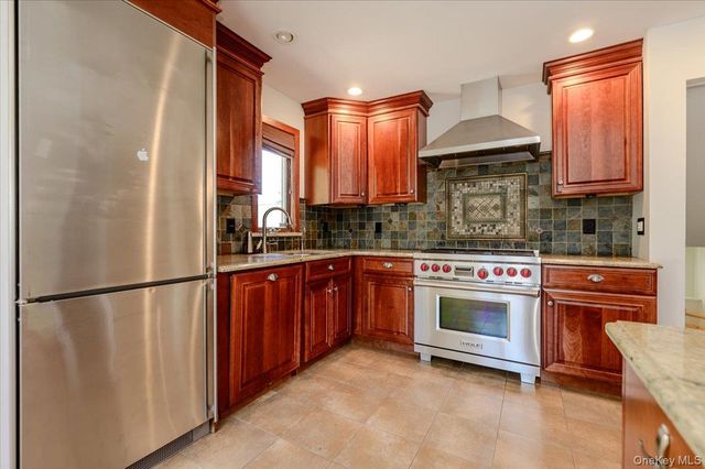 2419 Rockville Centre Parkway, Oceanside, NY 11572