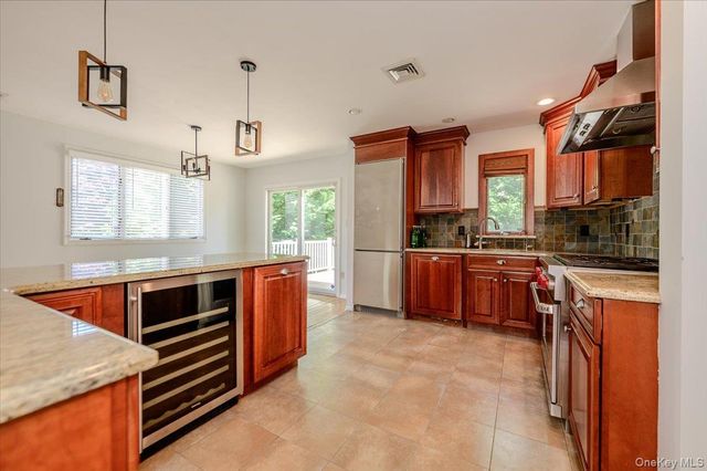 2419 Rockville Centre Parkway, Oceanside, NY 11572