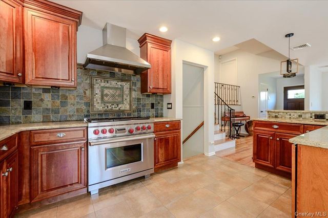 2419 Rockville Centre Parkway, Oceanside, NY 11572