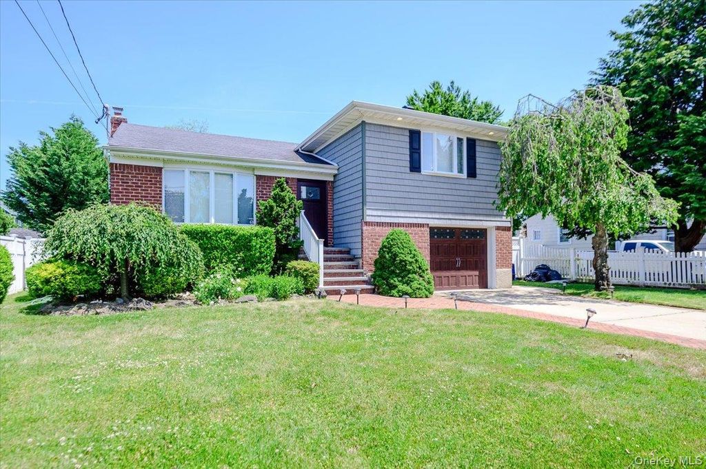 2419 Rockville Centre Parkway, Oceanside, NY 11572