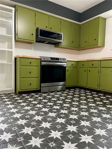 333 Parkway Drive, Berea, OH 44017