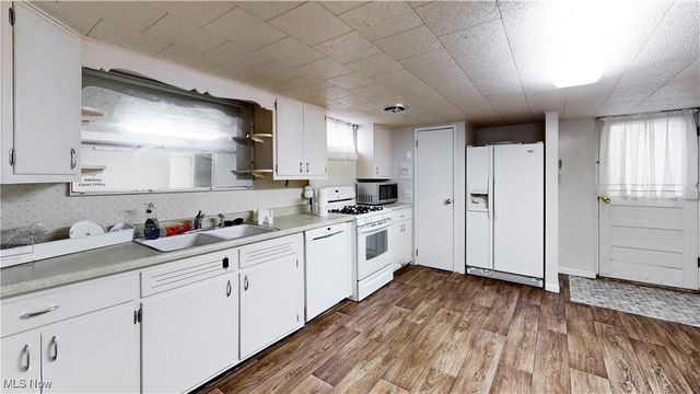 1126 Colegate Drive, Marietta, OH 45750