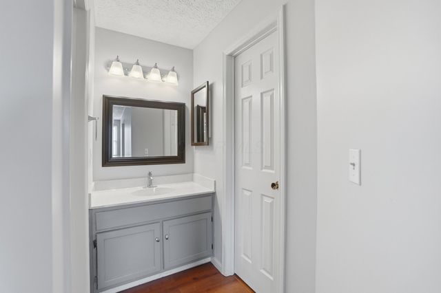 3917 Man O War Court, Columbus, OH 43221