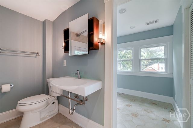 215 E 45th Street, Savannah, GA 31405