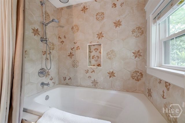 215 E 45th Street, Savannah, GA 31405