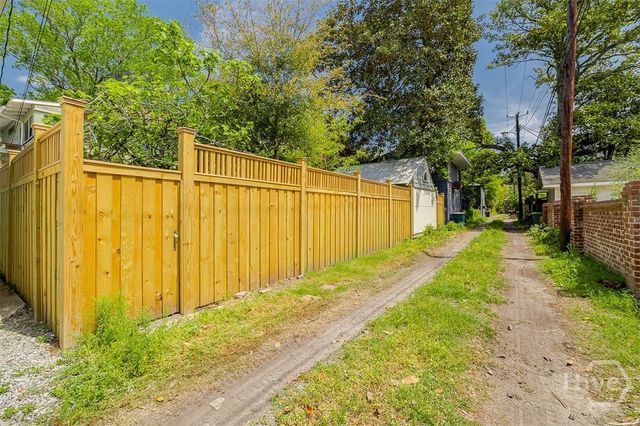 215 E 45th Street, Savannah, GA 31405