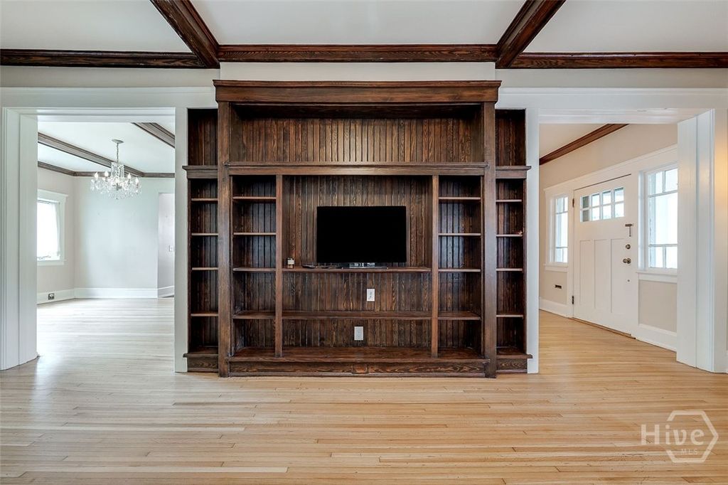 Image 10 of property listing at 215 E 45th Street, Savannah, GA 31405